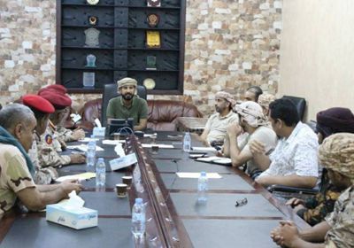 قيادات عسكرية تصل إلى تفاهمات لتجنب الاحتكاكات بين القوات الأمنية والعسكرية في عدن 