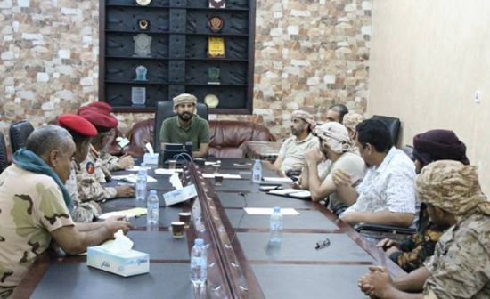 قيادات عسكرية تصل إلى تفاهمات لتجنب الاحتكاكات بين القوات الأمنية والعسكرية في عدن 