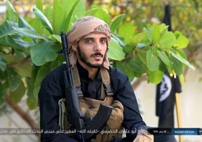 داعش ينشر صور أربعة من عناصره ويقول إنهم من نفذ الهجوم على مبنى البحث الجنائي بعدن	