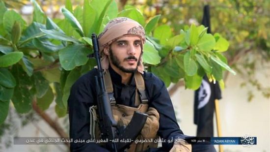 داعش ينشر صور أربعة من عناصره ويقول إنهم من نفذ الهجوم على مبنى البحث الجنائي بعدن	