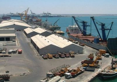التحالف العربي يفتح ميناء عدن مجددًا أمام حركة السفن التجارية والإغاثية