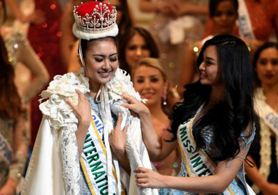 بالصور :الإندونيسية “كيفين ليليانا” تفوز بلقب ملكة جمال العالم 2017