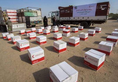 هيئة الهلال الأحمر الإماراتي تواصل إغاثة مناطق الساحل الغربي ابتداء من أطراف عدن
