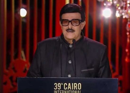 سمير غانم بعد تكريمه في مهرجان القاهرة السينمائي: «80 سنة وأنا مستنيكي»