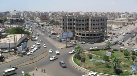 عدن : اشتباكات مسلحة للسيطرة على سوق قات بحي القاهرة  