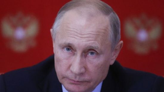 الرئيس الروسي يوقع قانونا يقيد عمل وسائل الإعلام الأجنبية في روسيا