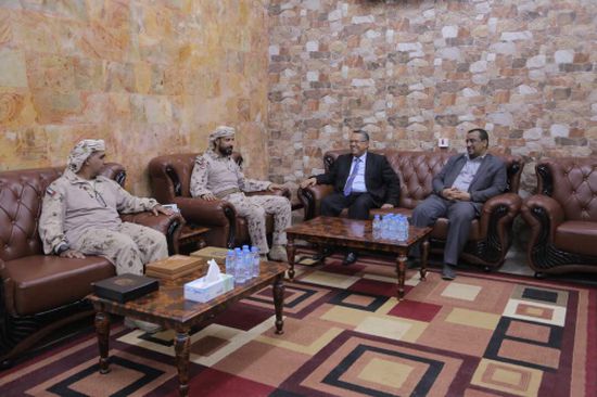رئيس الوزراء اليمني يزور قيادة قوات التحالف العربي في عدن