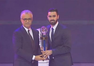 السوري عمر خربين يتوج بجائزة أفضل لاعب آسيوي