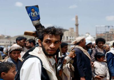 مصادر محلية: الحوثيون يحتجزون أكثر من 40 صحفيا وعاملا في قناة "اليمن اليوم"