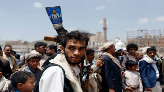 مصادر محلية: الحوثيون يحتجزون أكثر من 40 صحفيا وعاملا في قناة "اليمن اليوم"