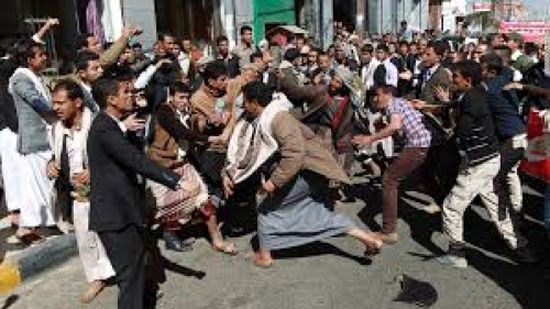 ‏الحوثيون يشنون حملة اعتقالات ومداهمات لمنازل قيادات المؤتمر في #صنعاء