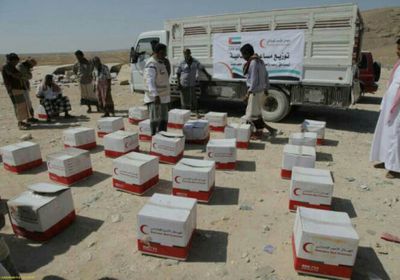 الهلال الأحمر الإماراتي يقدم مساعدات غذائية لأهالي مديرية ساه بحضرموت