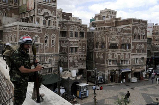 "الحوثيون" يحكمون سيطرتهم على صنعاء (تقرير)