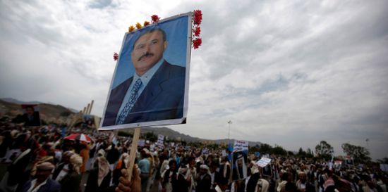 إخوان الجزائر يُناقضون حكومة بوتفليقة بـ”الشماتة” في مقتل صالح