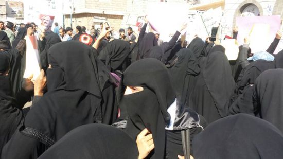ميليشيات الحوثي تطلق النار على تظاهرة نسائية في صنعاء
