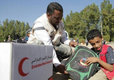 الهلال الأحمر الإماراتي توزع مساعدات غذائية وحقائب مدرسية على ذوي الإعاقة بتريم حضرموت