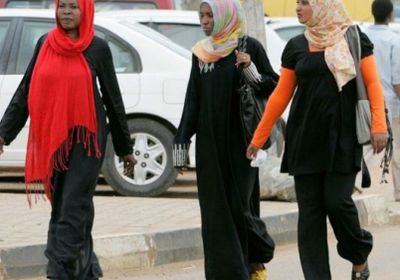 تبرئة 24 امرأة سودانية من تهمة ارتداء "زي فاضح"