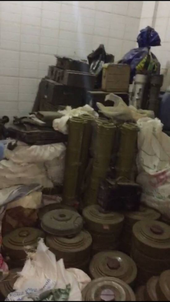 بالفيديو .. هذا ما عثر عليه أمن عدن في وكر الإرهابيين بحي القاهرة بمدينة المنصورة اليوم