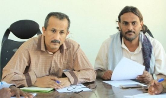 السلطة المحلية بالشحر تعقد اجتماعاً بالمكاتب الإيرادية بالمديرية