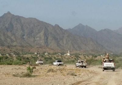 المقاومة الجنوبية بالأزارق تستعيد مواقع حدودية عقب مواجهات مع الحوثيين 