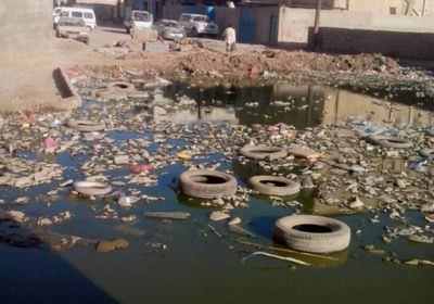 سكان الممدارة  يشكون حصار مياه الصرف الصحي لمنازلهم 