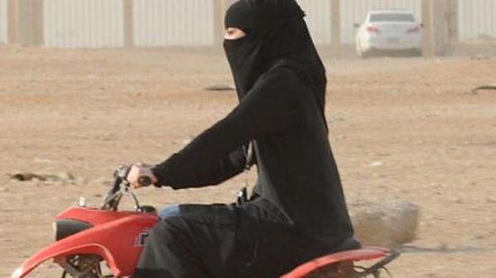 السعودية.. السماح للنساء بقيادة الدراجات والشاحنات