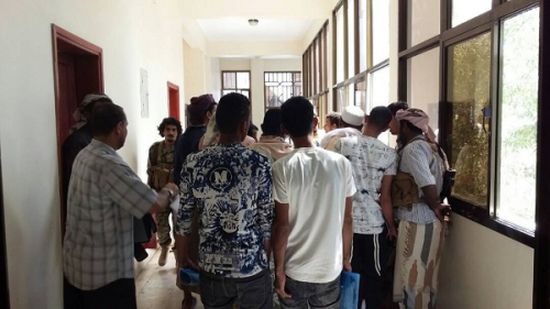مواطنون يشكون من العرقلة والتأخير بمعاملاتهم بسبب الفوضى الإدارية التي يشهدها مكتب الصحة عدن