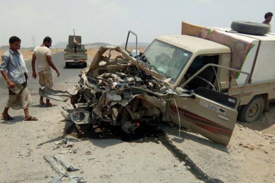 مقتل 5 مدنيين وإصابة 7 في انفجار لغم أرضي في حافلة ركاب بالطريق الواصلة بين الخوخة والمخا 
