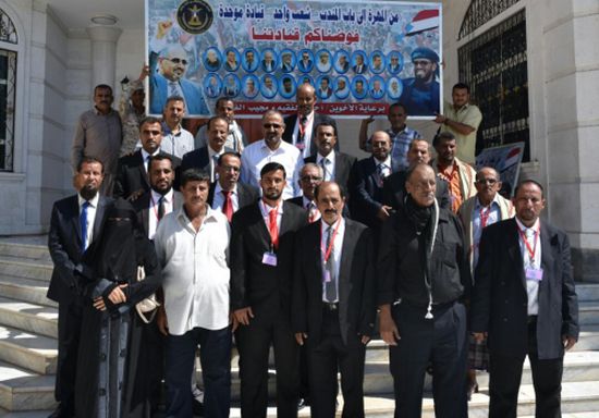 الرئيس الزبيدي يلتقي أعضاء الجمعية الوطنية من المهرة وشبوة بالعاصمة عدن