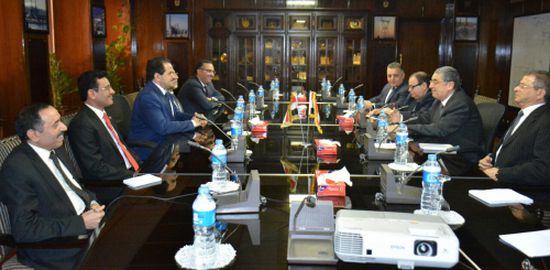 وزير الكهرباء اليمني يبحث مع نظيره المصري التعاون بين البلدين في مجال الطاقة