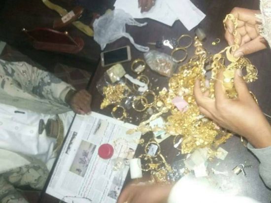 القبض على عصابة في مأرب بعد سرقتها "5 كيلوغرام" من الذهب من أحد المحلات بوادي حضرموت  (صور)