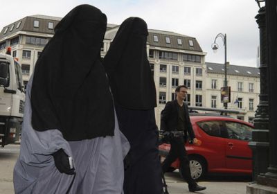 ألمانيا تراقب شبكة تضم عشرات النساء من التيار السلفي