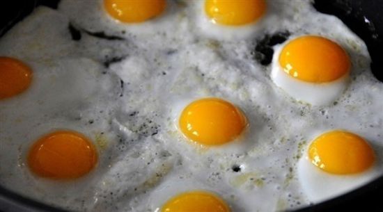 ماذا يحدث لجسمك عندما تأكل البيض؟