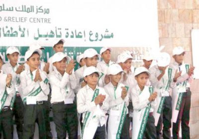 أطفال يودعون حياة المتاريس الحوثية بالعودة لمدارسهم