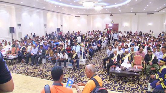 برعاية السلطة المحلية وبحضور رسمي واسع حفل تخرج جماعي لطلاب محافظة شبوة في العاصمة عدن