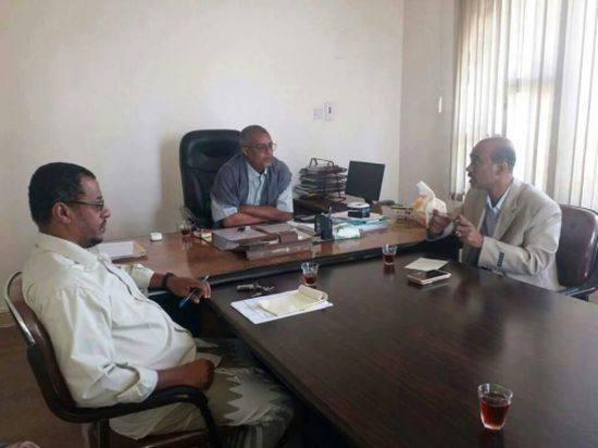 الجهاز المركزي يناقش مع الخدمة المدنية قضايا الازدواج الوظيفي في المؤسسات والهيئات بالمكلا