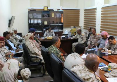  البحسني يعقد اجتماعاً بالقادة العسكريين والأمنيين ويعلن 2018 عاماً لرفع القدرات النوعية للوحدات العسكرية 