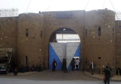 الحوثيون ينقلون عشرات السجناء من انصار «صالح» الى السجن المركزي بصنعاء 