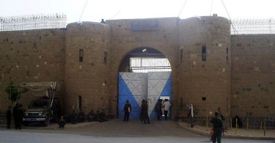 الحوثيون ينقلون عشرات السجناء من انصار «صالح» الى السجن المركزي بصنعاء 