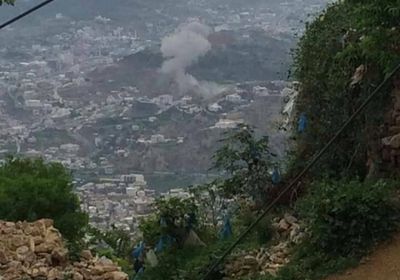 قصف جوي ومدفعي على مواقع جماعة الحوثي شرق وغرب محافظة تعز