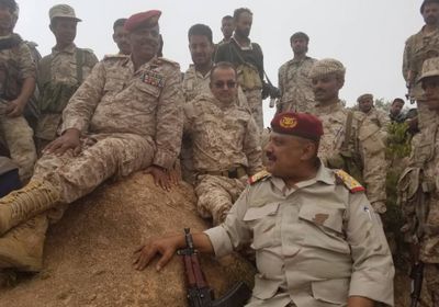  قائد المنطقة العسكرية الرابعة يتفقد المواقع الأمامية في جبهة كرش