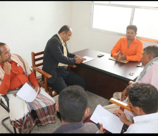مدير إعلام أبين يعقد اجتماعاً بموظفي المكتب وبحضور مديرا إعلام خنفر وزنجبار لمناقشة خطة المكتب للعام الحالي