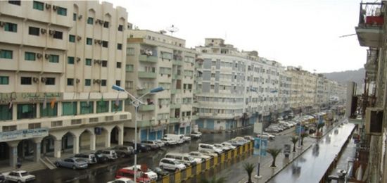 هطول زخات من المطر على عدد من مديريات العاصمة عدن