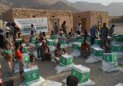 مؤسسة إئتلاف الخير للأغاثة تنفذ مشروع توزيع السلل الغذائية بمديرية المسيلة بالمهرة