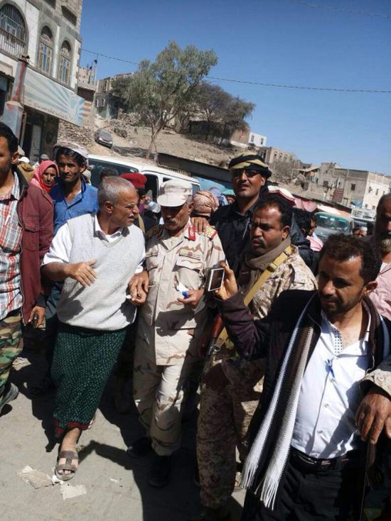 محافظ الضالع يتفقد أعمال رصف الشارع العام بمدينة الضالع