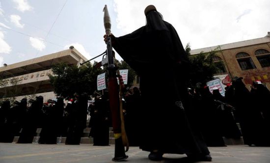 مصادر بصنعاء: ميليشيا الحوثي تخطط لإرسال النساء إلى جبهات القتال 