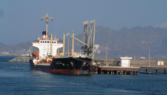 ميناء عدن : لا صحة لمنع التحالف العربي دخول السفن إلى الميناء