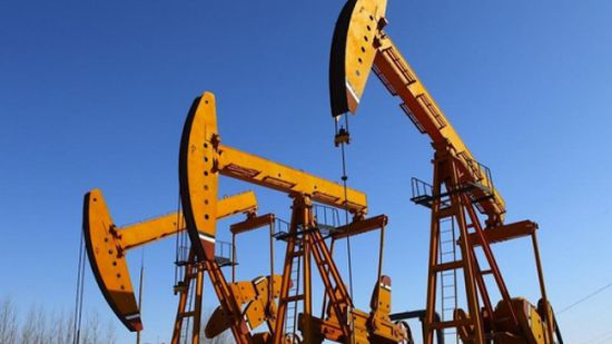 سوق النفط تتلقى دعماً من تراجع المعروض وقوة الطلب