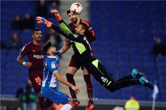 بالصور: برشلونة يتجرع مرارة الهزيمة الأولى في الموسم