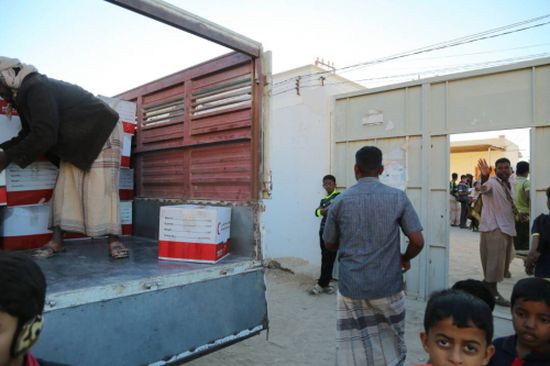 الهلال الأحمر الإماراتي " يكثف جهوده الإنسانية في منطقة عينات بمديرية تريم
